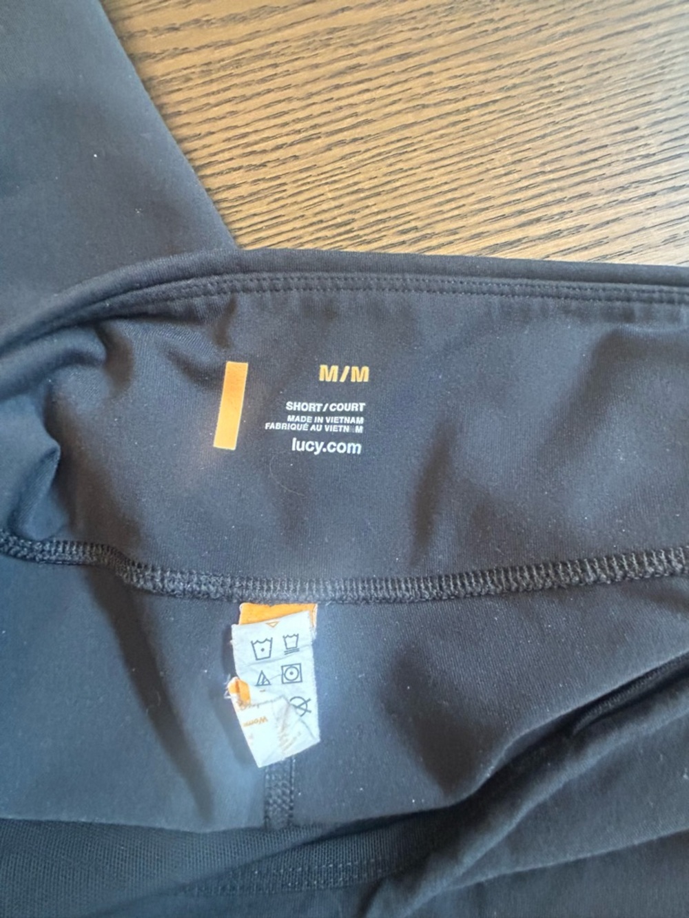 Lucy Black Boot-Cut Flare Yoga Pants Medium Short Court - Picture 7 of 8